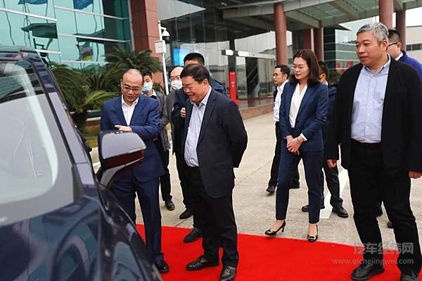 荣威“业界新赢家”大家庭又添新成员 荣威iMAX8交付福耀集团创始人曹德旺