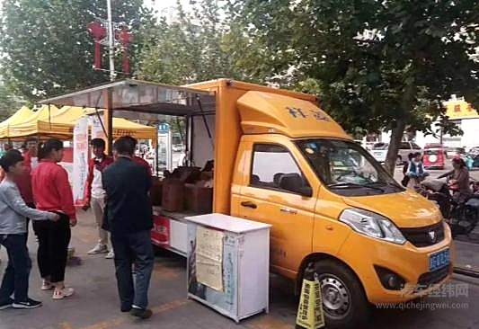 地摊经济走红 看似零门槛但其实也有专业要求！