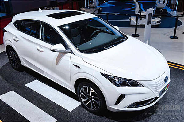 快充半小时、续航405km 长安逸动ET圈粉科技迷！