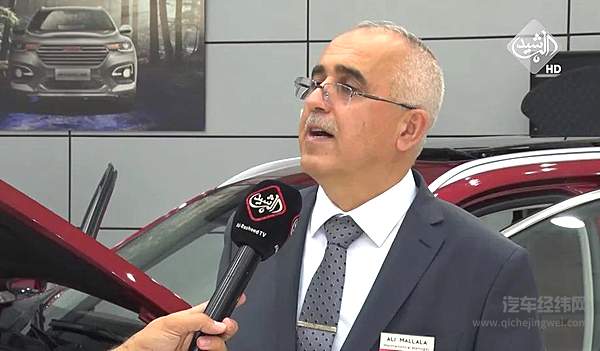 服务经理接受采访