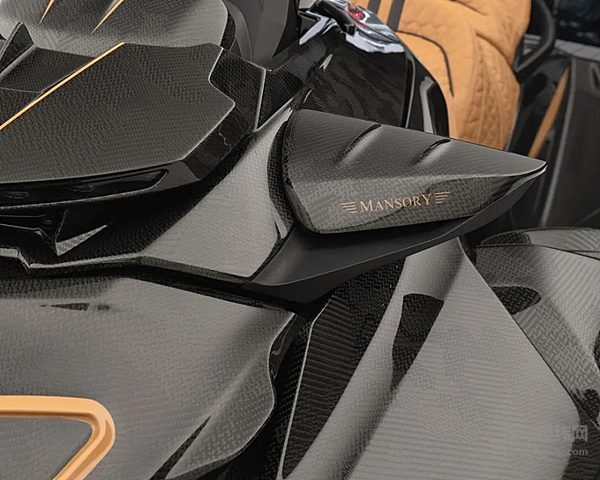 限量25台MANSORYBLACKMARLIN水上摩托艇