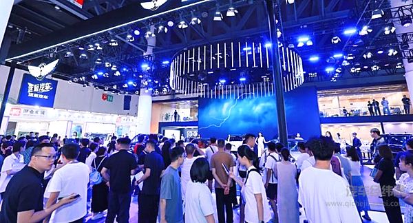 智享启航版领衔 远航汽车闪耀成都车展 重塑豪华出行新纪元