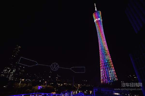 大众汽车品牌庆祝全新标识中国首发 盛大无人机表演闪耀广州塔