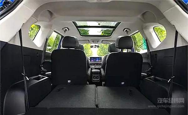 悬挂思皓车标 江淮中大型SUV X8成都车展首发！