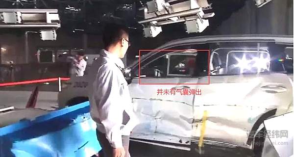 神车哈弗H6碰撞“翻车” 气囊失灵