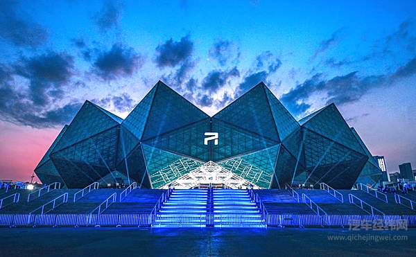 “R-TECH高能智慧体”重磅发布 R汽车剑指“Apple、特斯拉 ”