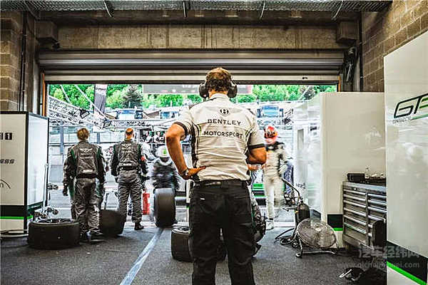 穿越了上千公里，只为看一家轮胎品牌如何在24小时耐力赛上夺冠