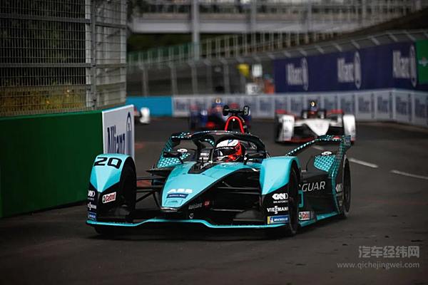 2018-2019赛季中，有几站FE比赛（例如香港站）到了最后几圈，大家的车都快没电了，只能以很尴尬的巡航速度完成比赛。