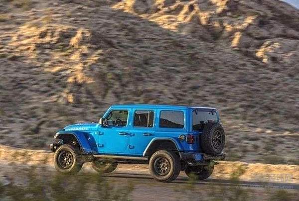 左手V8右手电池 哪款牧马人更强？