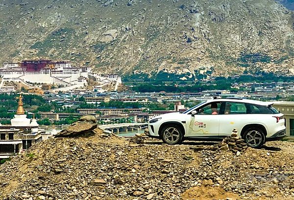 哪吒汽车×曼行国道 拉萨到底有谁在啊？