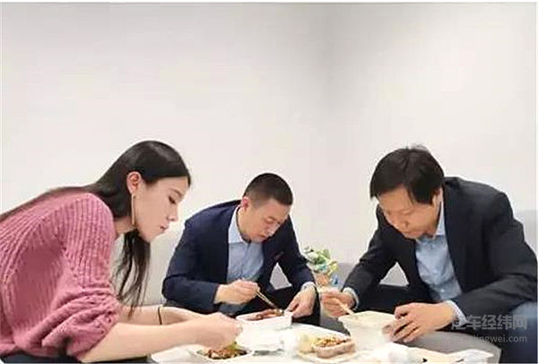 李斌的盒饭、何小鹏的白酒与马斯克的包子