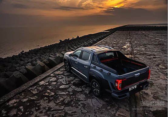 上汽大通MAXUS T90高调亮相 上汽牛能否赶超长城炮