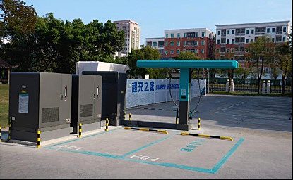 比亚迪发布第二代刀片电池及闪充技术，引领新能源汽车迈入闪充时代