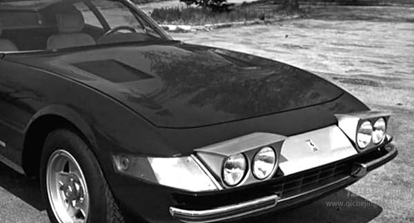 法拉利365 GTB/4新款配备的弹出式前大灯