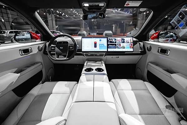 直击上海车展 理想汽车展台有多热闹