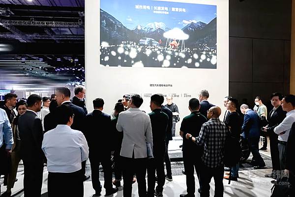 直击上海车展 理想汽车展台有多热闹