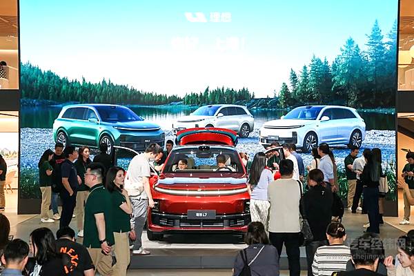 直击上海车展 理想汽车展台有多热闹