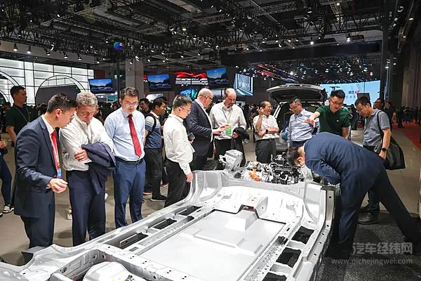 直击上海车展 理想汽车展台有多热闹