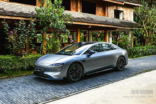 最大续航1649km 星纪元ES增程版比智界S7更划算？