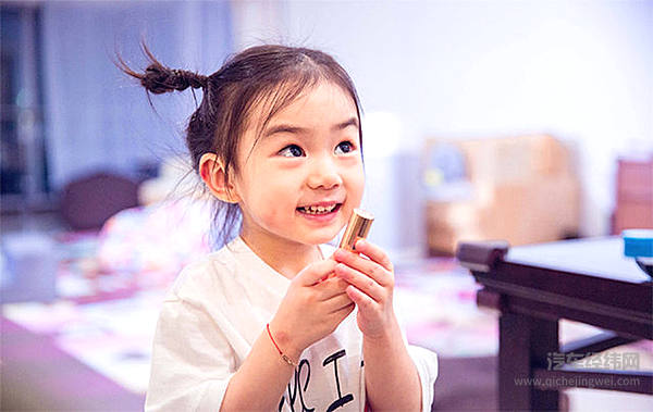 想想办法吧，爸爸！ 出去旅行怎么少得了一辆车！