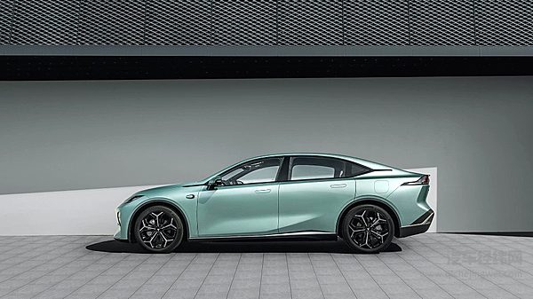 10万元左右可入手 深蓝SL03与小鹏MONA M03 谁更懂年轻人？