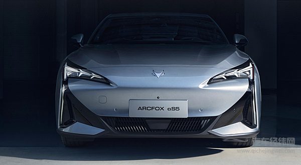 15分钟增加380km续航 极狐能否依靠阿尔法S5崛起？