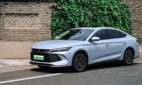 吉利、比亚迪和宁德时代新产品亮相 谁是磷酸铁锂电池冠军？