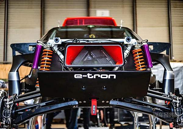 奥迪RS Q e-tron出征达喀尔 尖端电动化技术测试拉开序幕