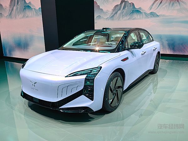 红旗品牌强势登陆上海车展 新能源时代能否成功转型？