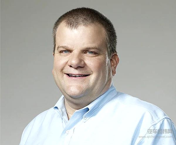 时任苹果高级副总裁Bob Mansfield