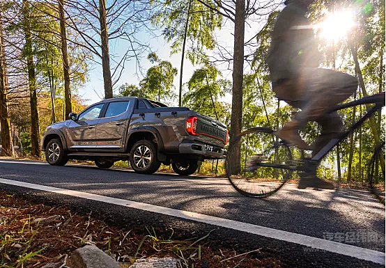 上汽大通MAXUS T90高调亮相 上汽牛能否赶超长城炮