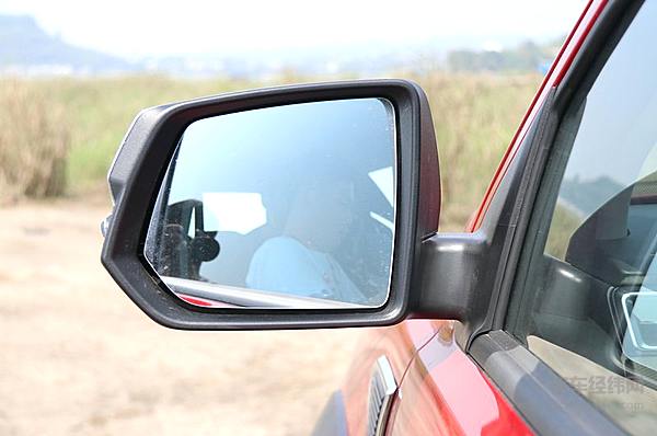 驾驶TA会上瘾 高端悍途皮卡的霸气和高性能很具“攻击性”