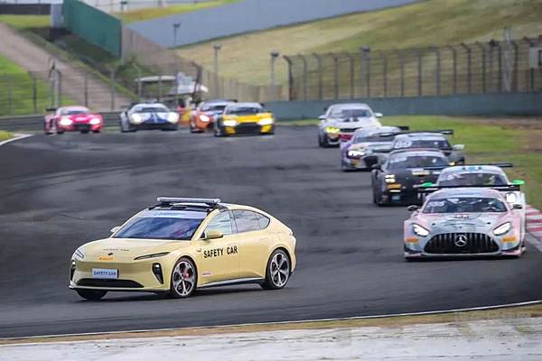 蔚来ET5成为上海8小时耐力赛安全车