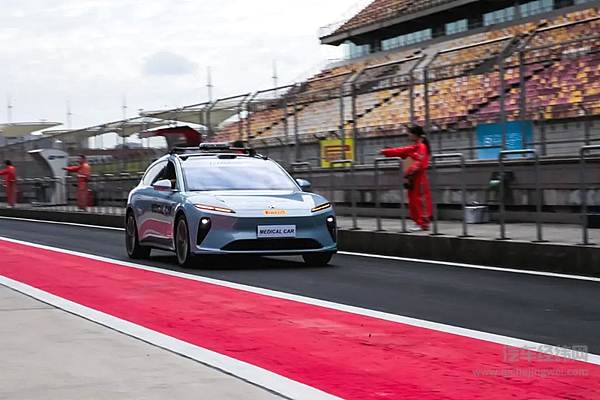 蔚来ET5成为上海8小时耐力赛安全车