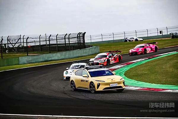 蔚来ET5成为上海8小时耐力赛安全车