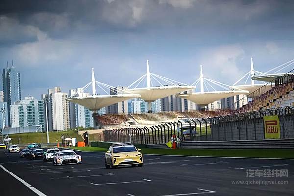 蔚来ET5成为上海8小时耐力赛安全车