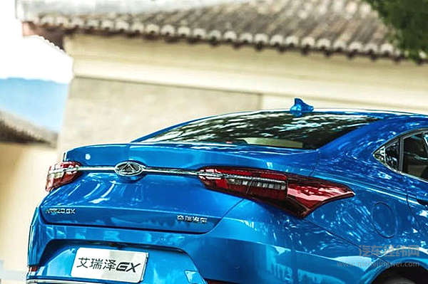 一个像徐铮 一个像沈腾 奇瑞的“双之星”有点严肃~