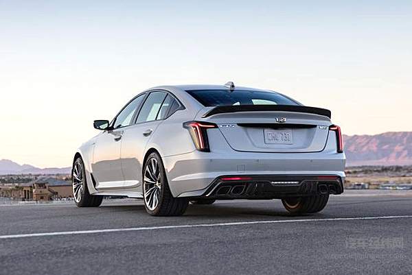 展开一双黑色的翅膀 重新挑战性能极限的凯迪拉克V-Blackwing