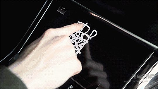 全新奥迪A8L不仅“玩灯”还“玩屏” 这是要“闪瞎”的节奏么？！