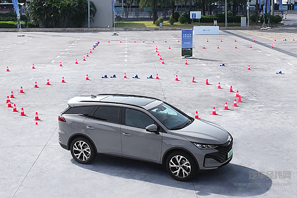 同为中型SUV 比亚迪唐与深蓝S07谁表现更好？