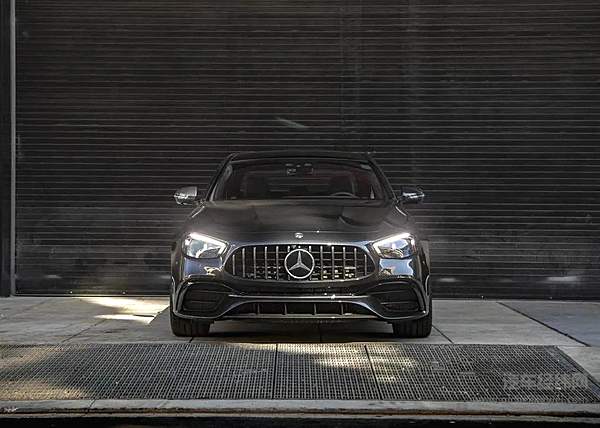 斯图加特硬汉 兼顾暴力与省油的奔驰AMG E级