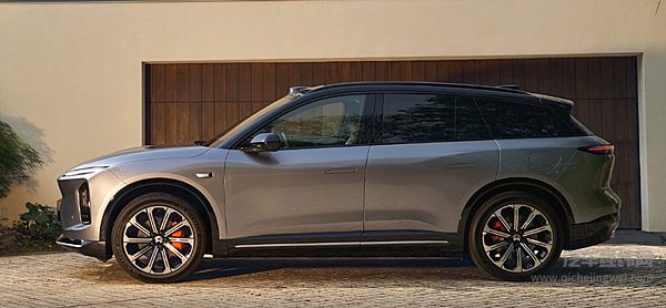 35万级高端电动SUV横评：蔚来ES6与智己LS7谁更值得买？