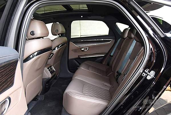 中美新能源车型之争 比亚迪汉比特斯拉Model 3强在哪里？