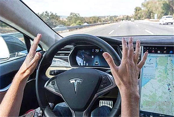 你跟特斯拉说安全，马斯克却跟你讲芯片