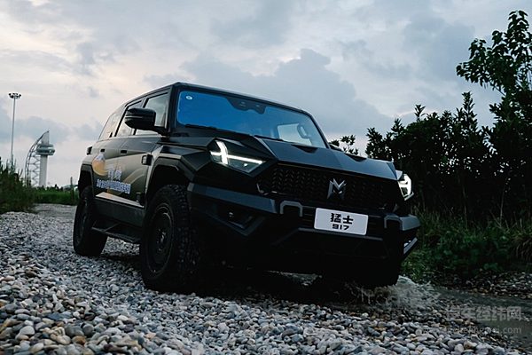 东风汽车“最佳越野”猛士917获评“十佳底盘” 到底强在哪？