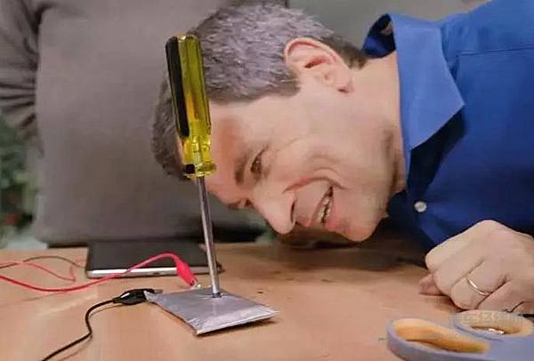 大众一亿美元落注的固态电池，能成为三元锂电池的终结者吗？