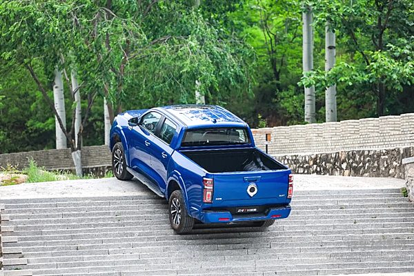 深度试驾全球高性能皮卡2.4T长城炮 冠军实力再进阶