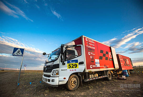 福田欧马可“2019丝绸之路拉力赛” 福田康明斯车队后勤物资保障车