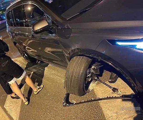 理想终道歉特斯拉被怒批 透露了怎样的不同寻常？