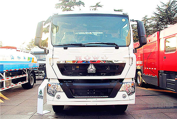 重汽上演“豪门”诱惑 2017再启征途 ——中国重汽销售部2017年商务大会倒计时